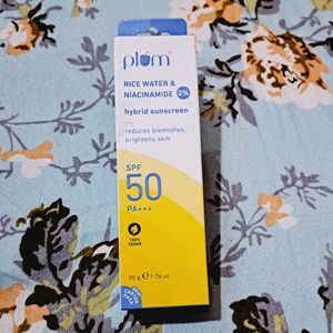 Plum2% Niacinamide Sunscreen SPF 50 PA+++