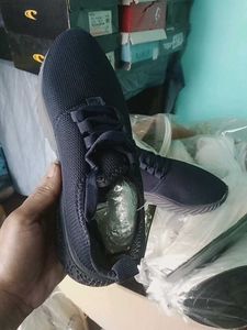 NEW NO USED SNEAKERS SHOES FOR MEN.