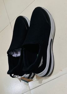 Red tape Stylish Black Slip-On Sneakers