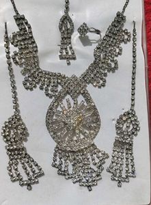 Stunning Rhinestone Jewellery Set