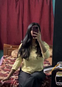 Butter yellow top