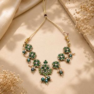 Diy  handmade emerald bloom choker