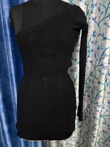 Chic Black One-Shoulder Knitted Top