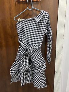 Chic Gingham Ruffled One-Shoulder Dress