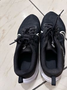 price drop!!!Nike Black Running Sneakers