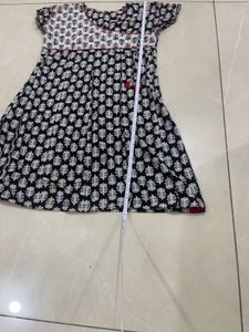 Chic Black &amp; White Printed Kurti
