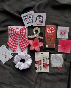 Red Jewelery Hamper Set