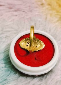 Exquisite Gold Ring with Intricate Design