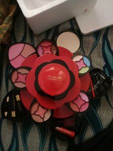 Red Rose Compact Powder