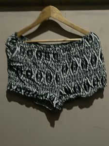 Stylish Black &amp; White Patterned Shorts