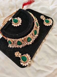 Emerald Kundan Choker Necklace Set