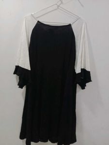 Chic Black &amp; White Raglan Dress