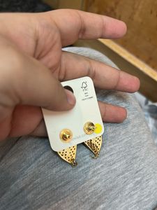 Lovisa Earring-Buy One-150/ Buy2- 100each/buy4-400