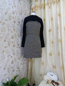 Chic Textured &amp; Black Sleeve Dress