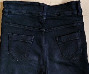 Selling a pair of women's black high-waist skinny