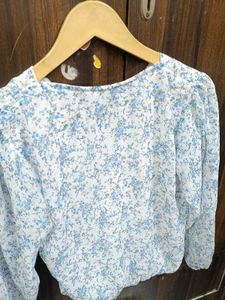 Chic Blue Floral V-Neck Top
