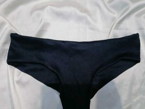 🇳🇿💫🎀Chic Black V-Cut Thong Panty