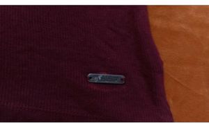 Maroon solid knitted regular top,