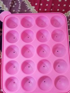 Pink Silicone Muffin/Cupcake Baking Tray