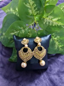 Stunning Antique Gold Earrings with Pearls