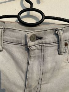 Levi’s Grey Jeans - Casual Style