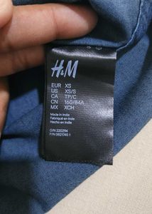 H&amp;M Men's Classic Denim Button-Down Shirt