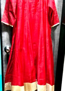 Elegant Red Kurta with Gold Embellishments