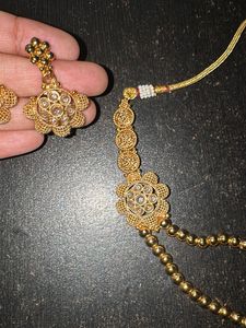 Exquisite Gold Necklace and Earring Set