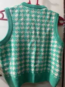 Trendy Houndstooth Knit Vest