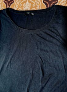 Black quarter sleeve tshirt