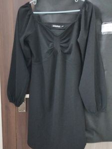 Size Is Large And Black In Colour . It's A Pretty Dress