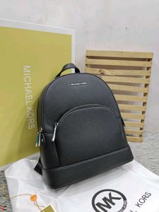 MICHAEL KORS*  *MEDIUM SIZED PEBBLED LEATHER BACKP