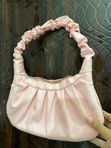 Chic ruched pink shoulder bag 💕