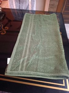 Soft Bath Towel (unisex) in Good condition💚