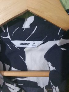 Stylish Black &amp; White Leaf Print Shirt