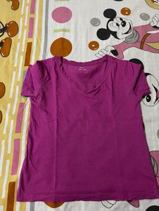 V-Neck Magenta T-Shirt