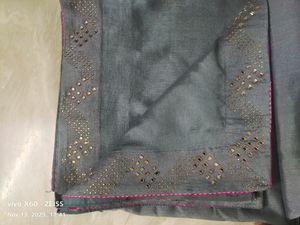Dola Silk Saree With Stones At The Border