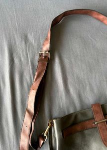 Chic Crossbody Bag with Buckle Detail