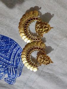 Exquisite Gold Tone Jhumka Earrings