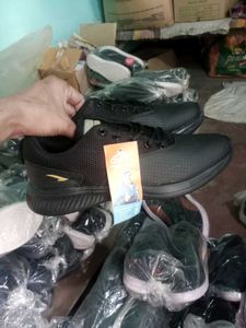 NEW NO USED SPORTS SHOES FOR MEN.