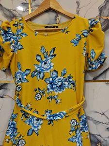 brand new 40 sized Yellow Floral Puff Sleeve Dress