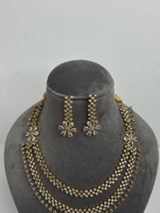 Exquisite Stone-Studded Necklace &amp; Earring Set