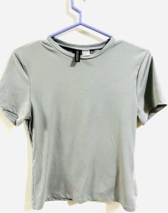 H&M Fitted Gray T-Shirt
