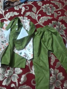 Green Ethnic Kurta Set with Floral Print