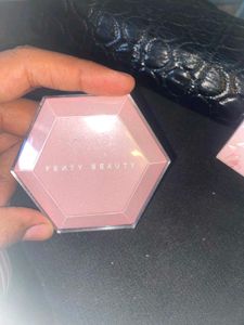 Fenty Beauty Diamond Bomb Highlighter