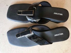 Stylish Black Flip Flops with Buckle Detail
