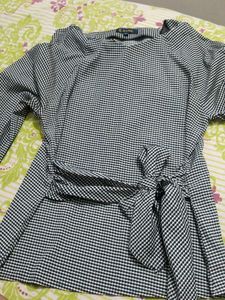Chic Black &amp; White Gingham Tie-Waist Top