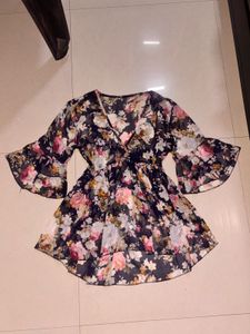 🧚whimsical Floral Print VNeck Top with Bell Sleev