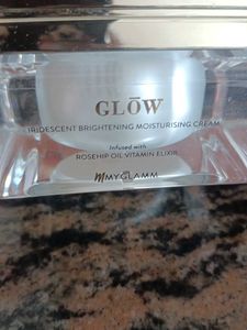 Glow Iridescent Brightening Moisturising Cream