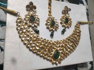 Kundan Nacklace With Earrings And Mangtika